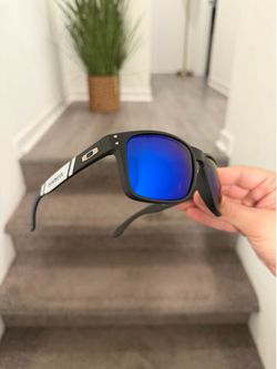 NFL COWBOYS EDITION NEW Polarized Oakley Holbrook XL With Original Packaging