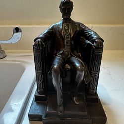 Bronze President Lincoln Statue