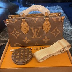 Louis Vuitton Monogram Canvas Petite  Bag