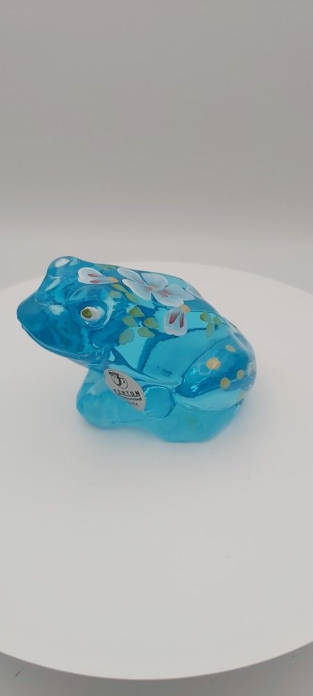 Lovely Vintage Handpainted & Signed Fenton Blue Topaz Glass Frog With Original Sticker & Box