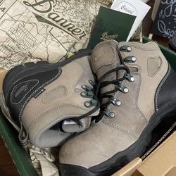 Women’s - New Hiking / Work $60 Discount 