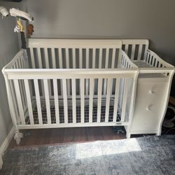 DreamOn Me Crib (White, With Changing Table)