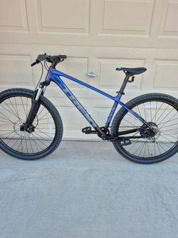TREK MARLIN 4 GEN 3 MOUNTAIN BIKE, 29ER, 1X8 (LARGE FRAME)
