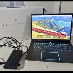 Alienware M16 R2 16” QHD Ultra 9 185H 32Gb/1TB SSD RTX 4070 Gaming Laptop 