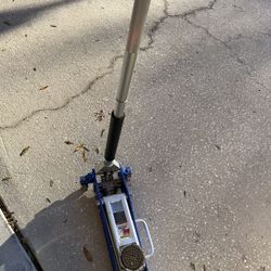 Pittsburgh 1.5 Ton Aluminum Racing Jack-Rapid Pump (Item 62496)