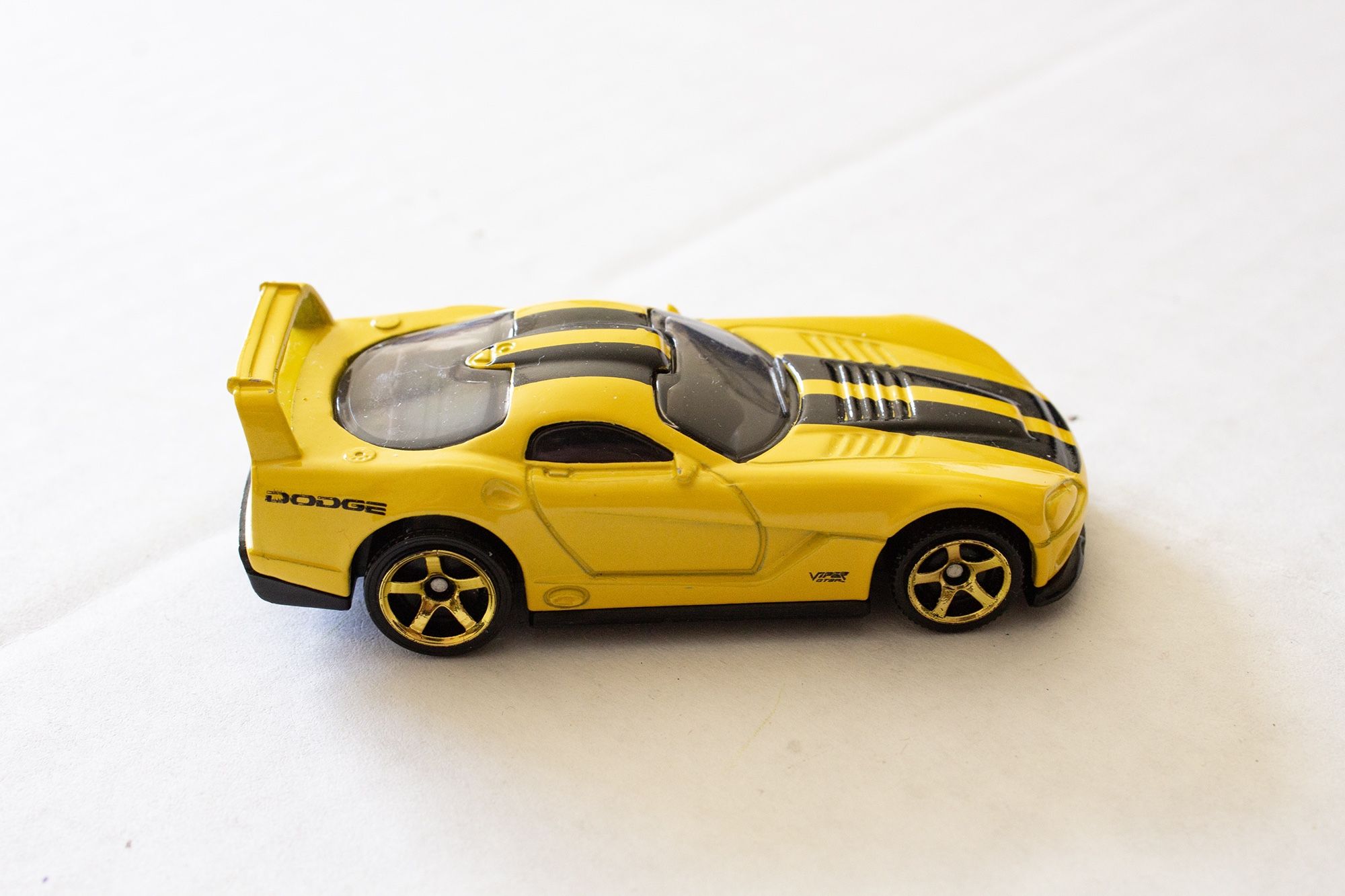 2000 Matchbox Yellow Dodge Viper GTSR 1:64 Die-cast