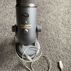 Blue Yeti Microphone (Silver Gray)