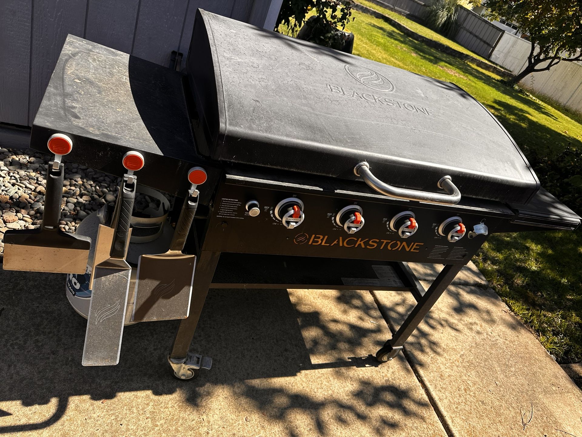 4-Burner Liquid Propane Outdoor Griddle with Hood in Black