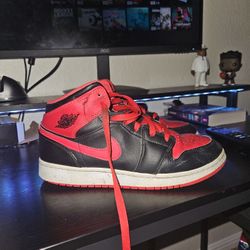 Air Jordan 1 Mid ‘Alternate Bred