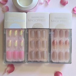 
(3) Sets Dashing Diva Magic Press-On Nails MEDIUM