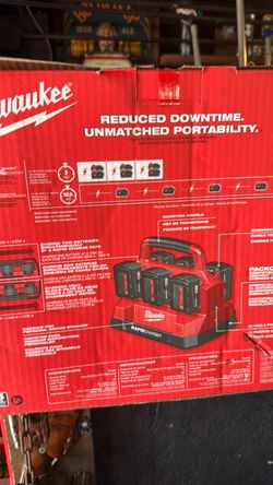 Milwaukee M18 Pack-out six bay Rapid charger