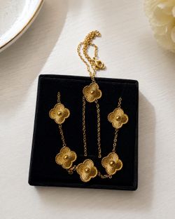 Brand new gold-tone four leaf clover jewelry set.
