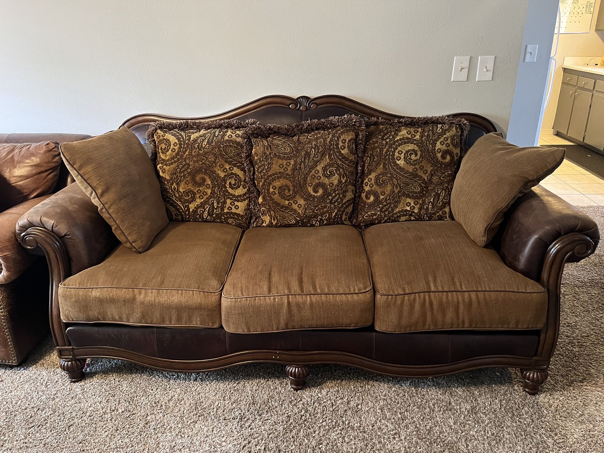 Old Style Comfy Couch, 7’x3’