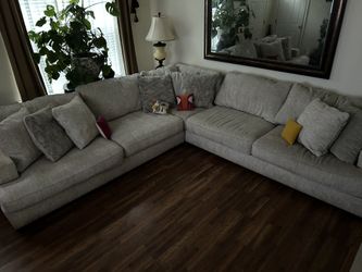 Free!! Sectional !!!!