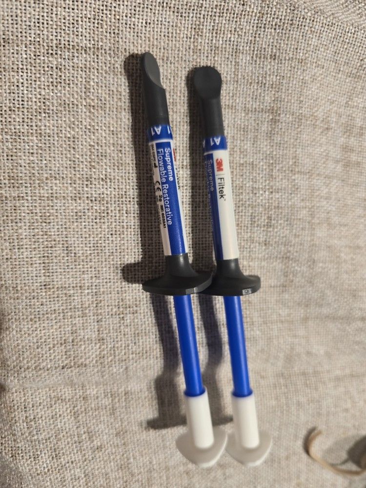 3M Filtek Supreme Flowable Restorative dental composite syringe In shade A1