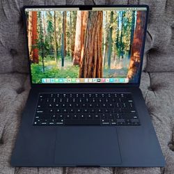 Apple MacBook Air (15-inch, M2, 2022)