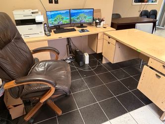 2 desks and chair