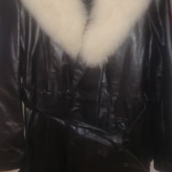 Vintage Ladies Leather Jacket With fur Collar