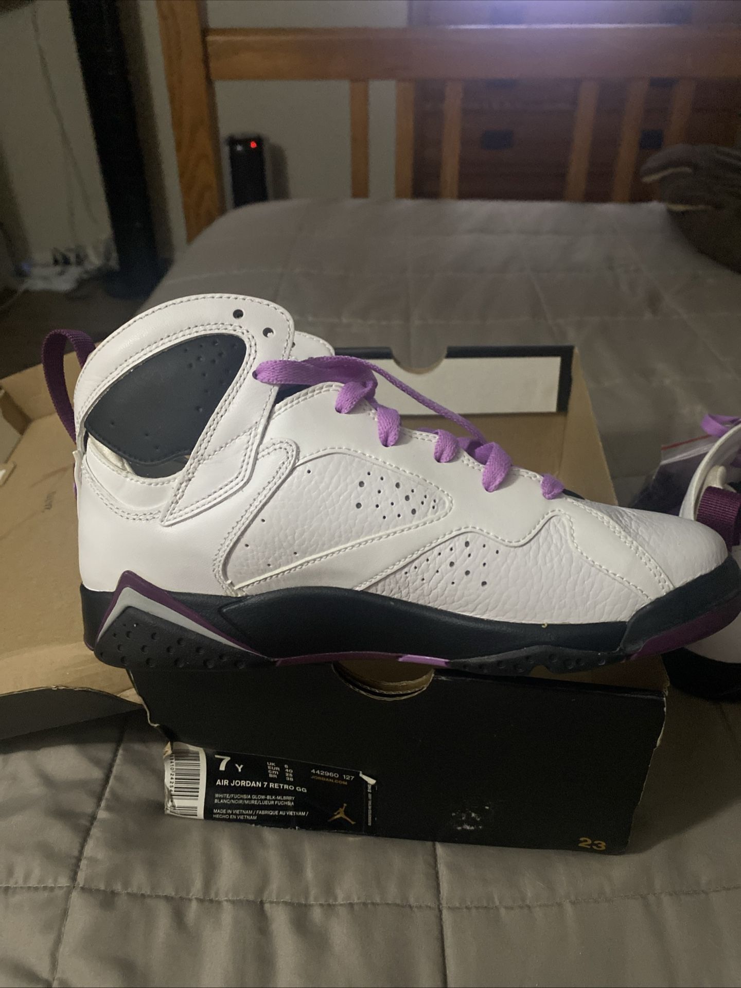 Air Jordan 7 Retro GG Youth 7Y White Black Mlbrry High Sneakers