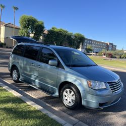 2010 Chrysler Town & Country
