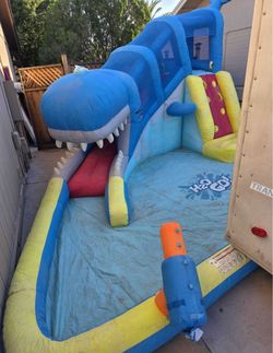 🦈 HUGE KIDS INFLATABLE WATER PARK – $100 🦈