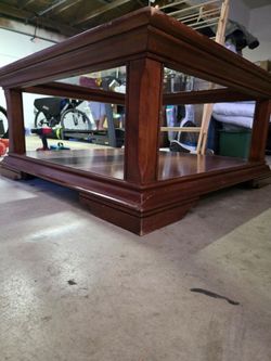 Coffee/center table