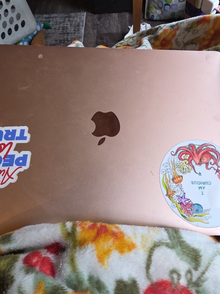 MacBook Air Rosegold In Excellent Condition
