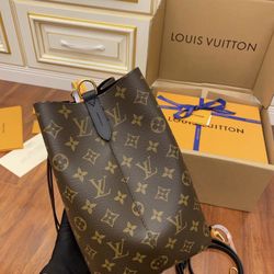 The beauty is coming! LV handbags are highlighted by colorful stitching, supported by metal chains, and super eye-catching with fashionable(off48)