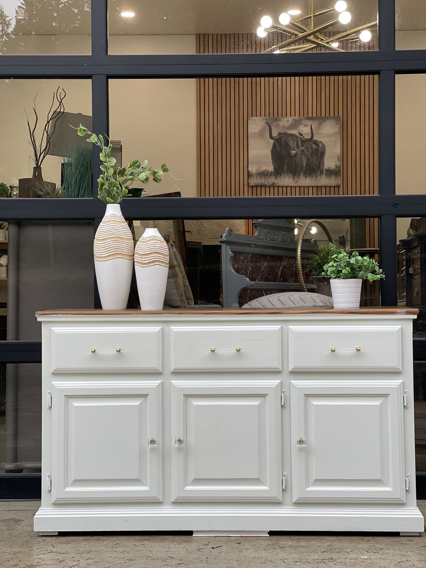 White Buffet, Credenza, Sideboard, Tv Stand, Or Entryway Piece