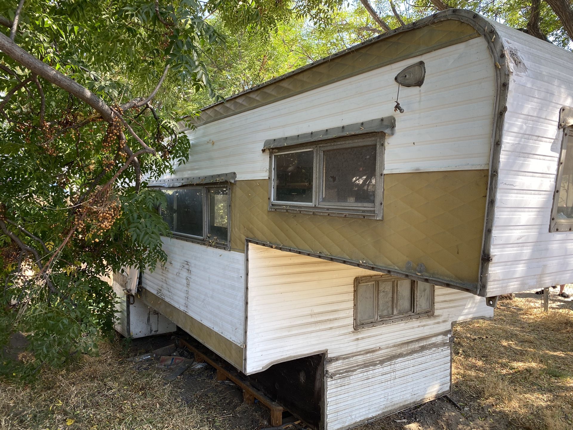 Truck camper