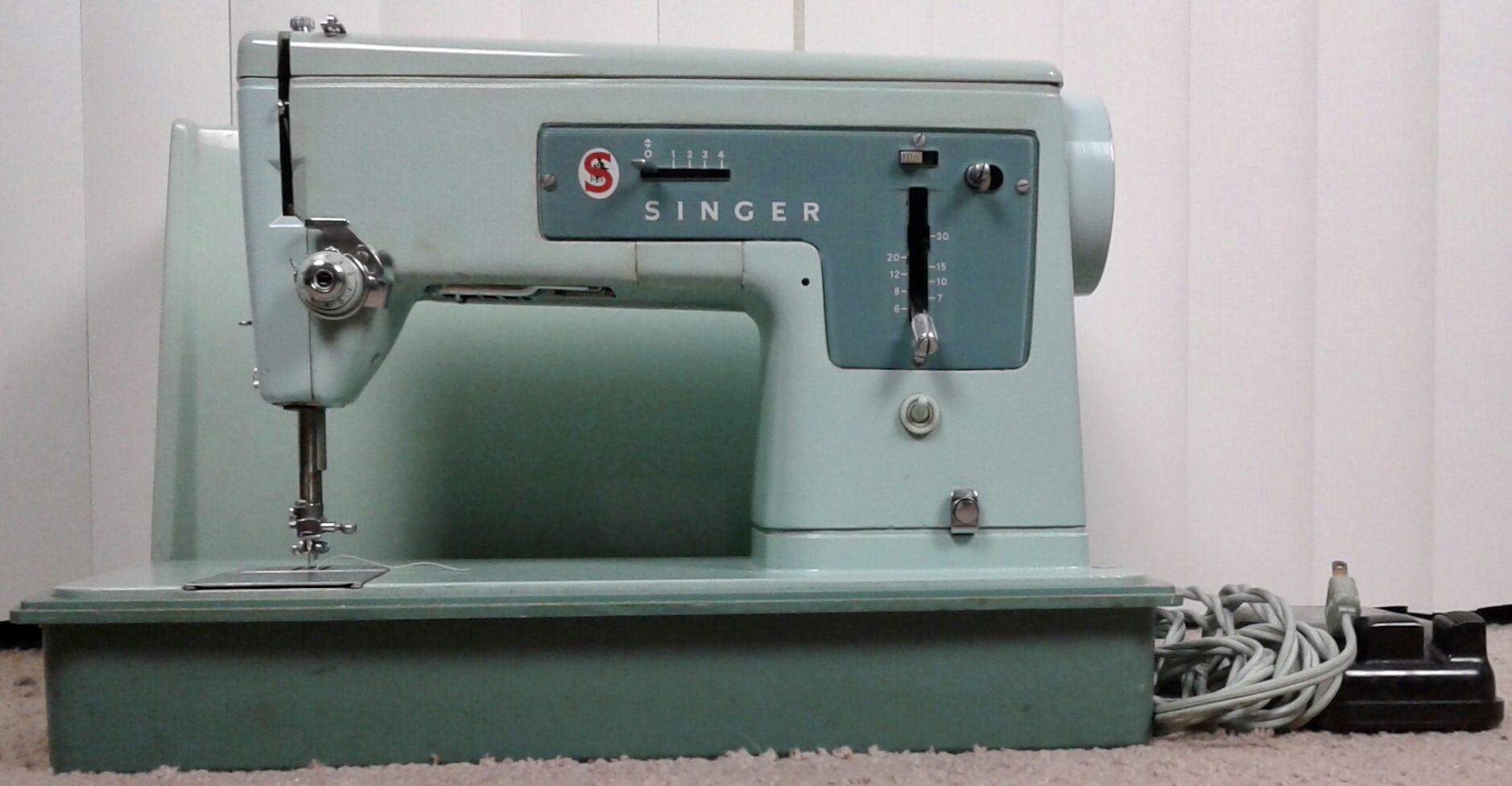 Singer 337 Sewing Machine