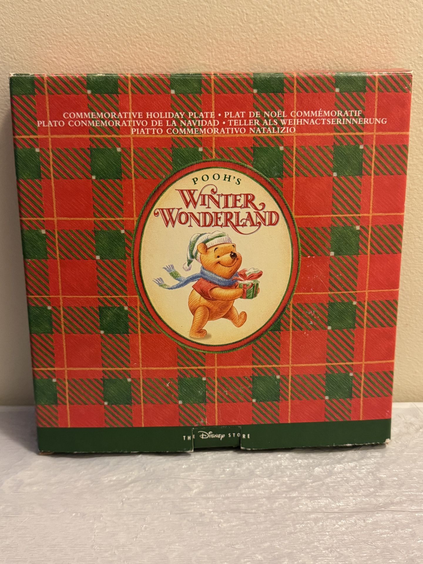 Disney Pooh’s Winter Wonderland Winnie Pooh & Friends Collectors Plate Vtg 1996