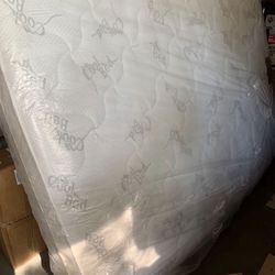 Queen Mattress & Box Spring 