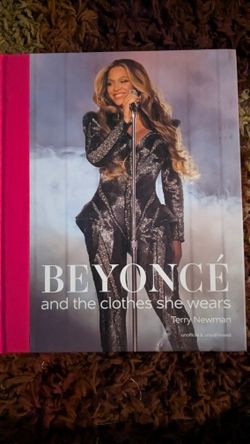Beyonce Queen Bee Concert Collectibles Book