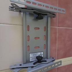 TV WALL MOUNT FOR FLAT SCREEN TV FULLY ADJUSTABLE $15