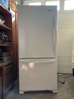 Whirlpool bottom freezer fridge
