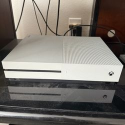 Xbox One Slim