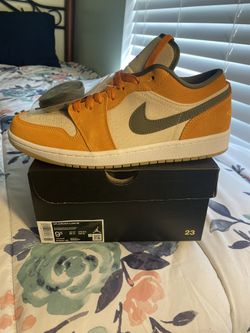 Jordan 1 Low SE Light Curry Size 9.5