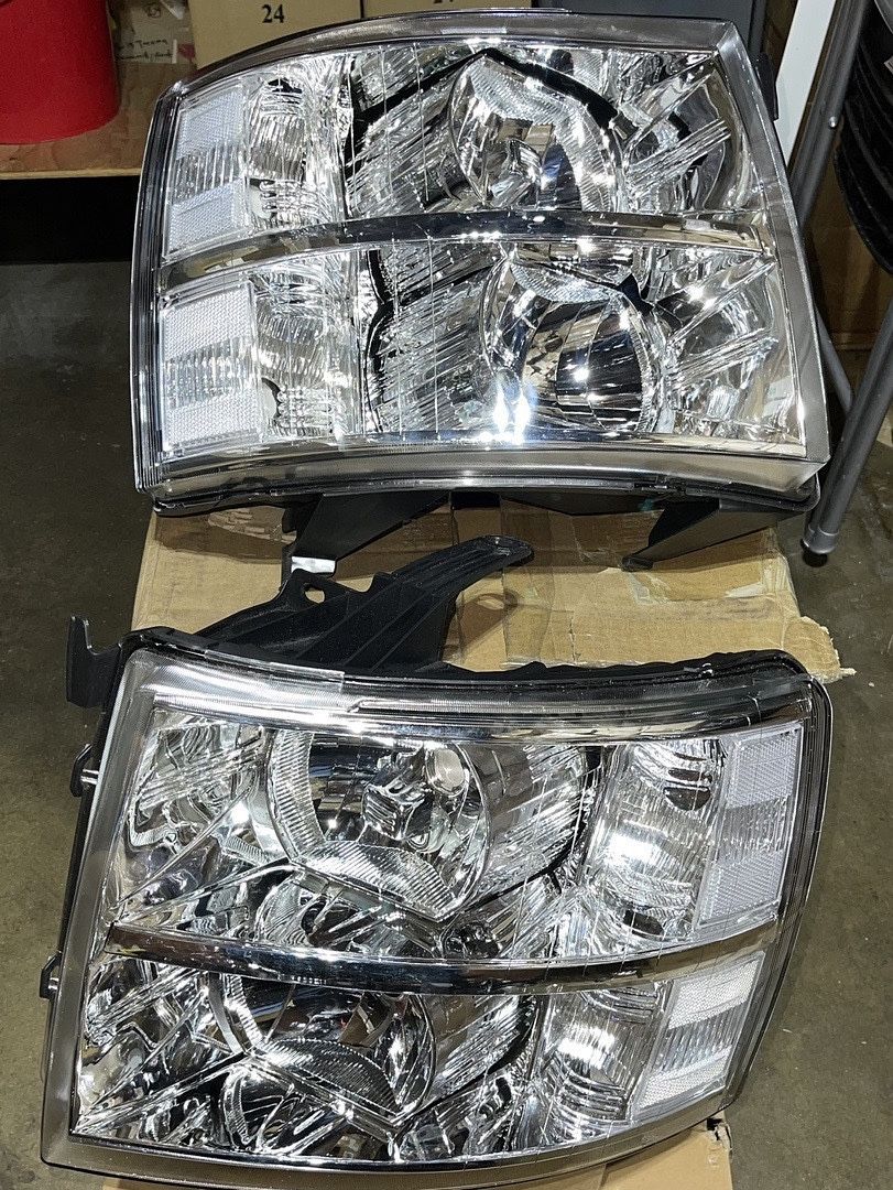 LA Zona Auto Parts 2007 to 2013 Chevy Silverado Chrome Headlights Luces Micas Calaveras Faros Cromados