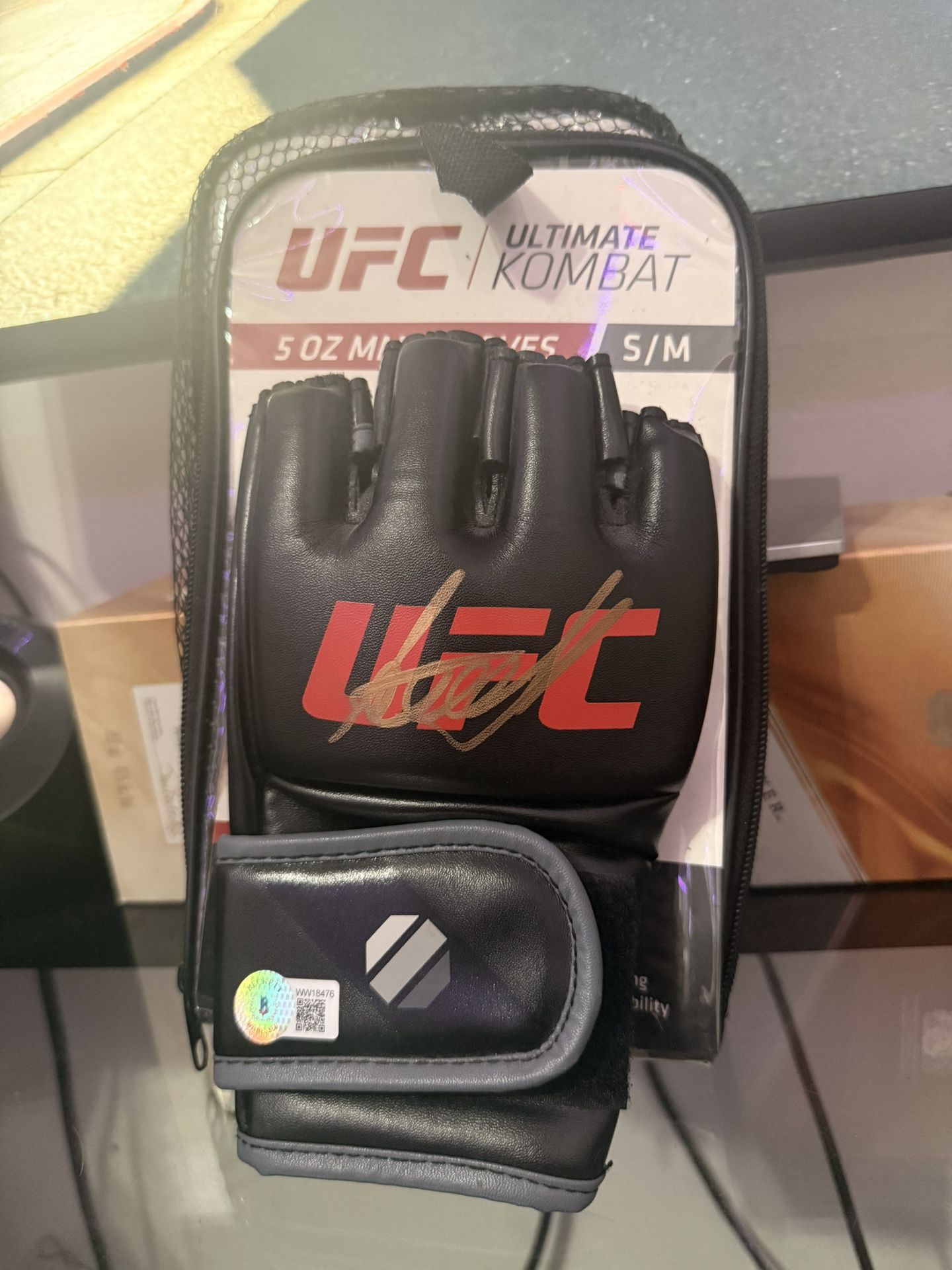  Signed Arman Tsarukyan  UFC Glove 