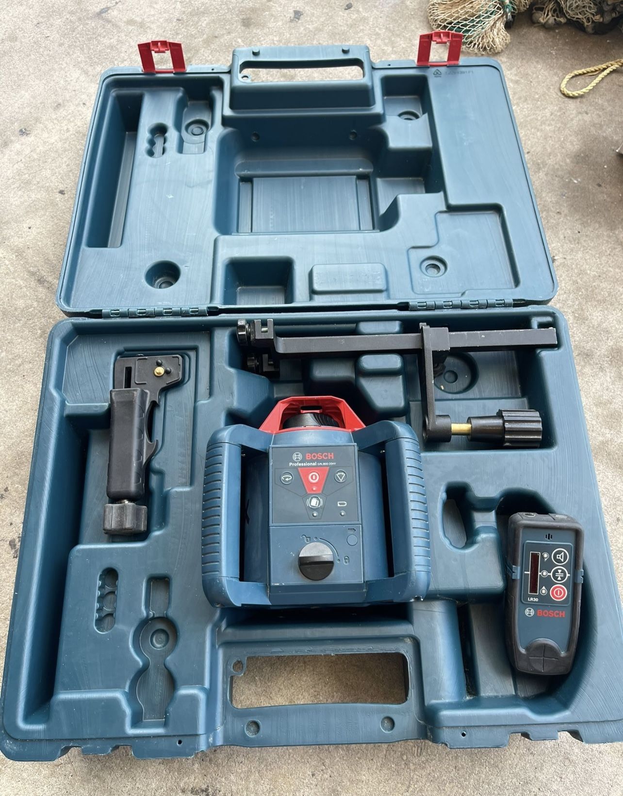 Bosch GRL 800-20 HVK 800 ft self leveling rotary laser level kit