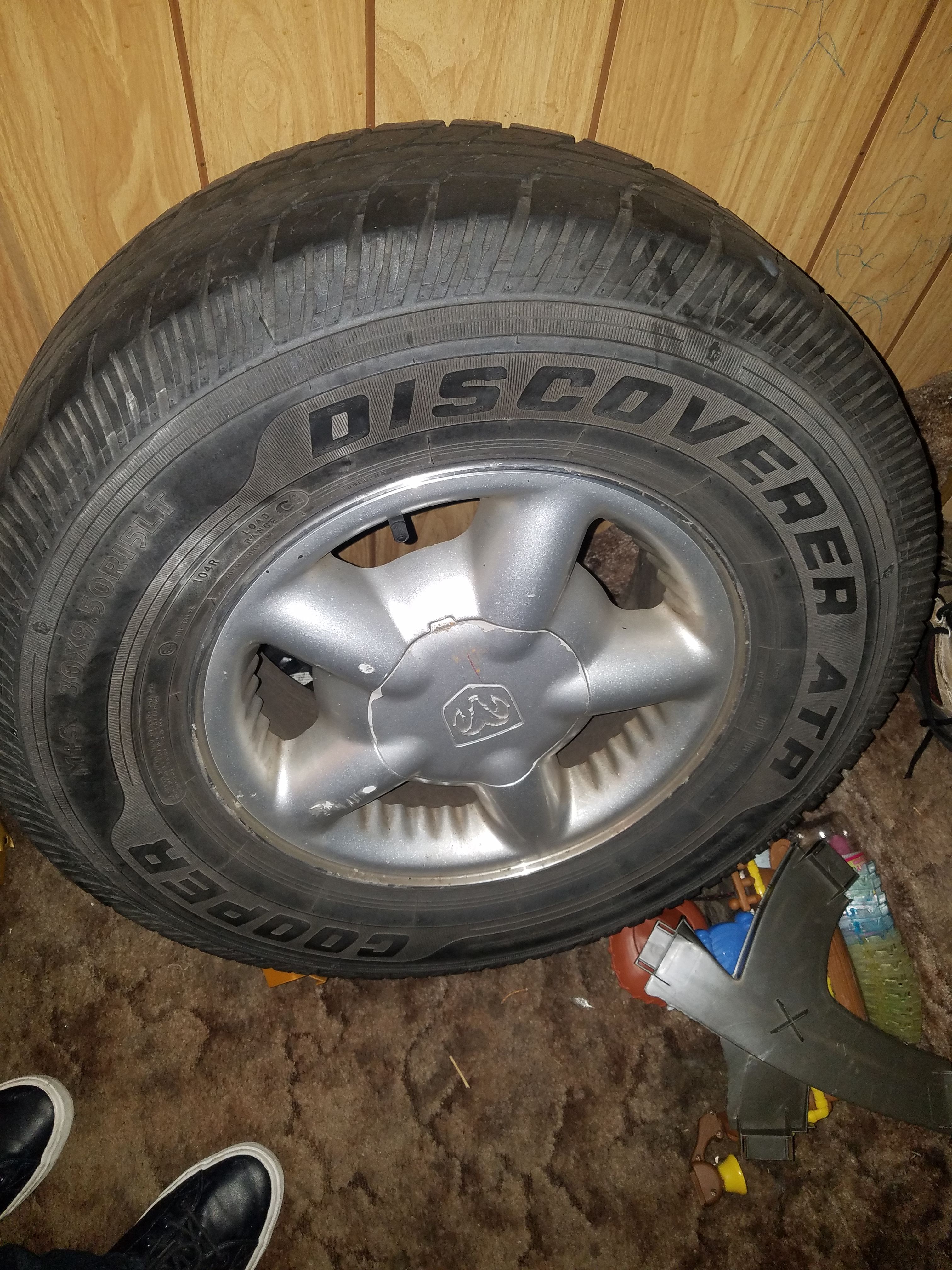 2001 dodge Durango tire and rim