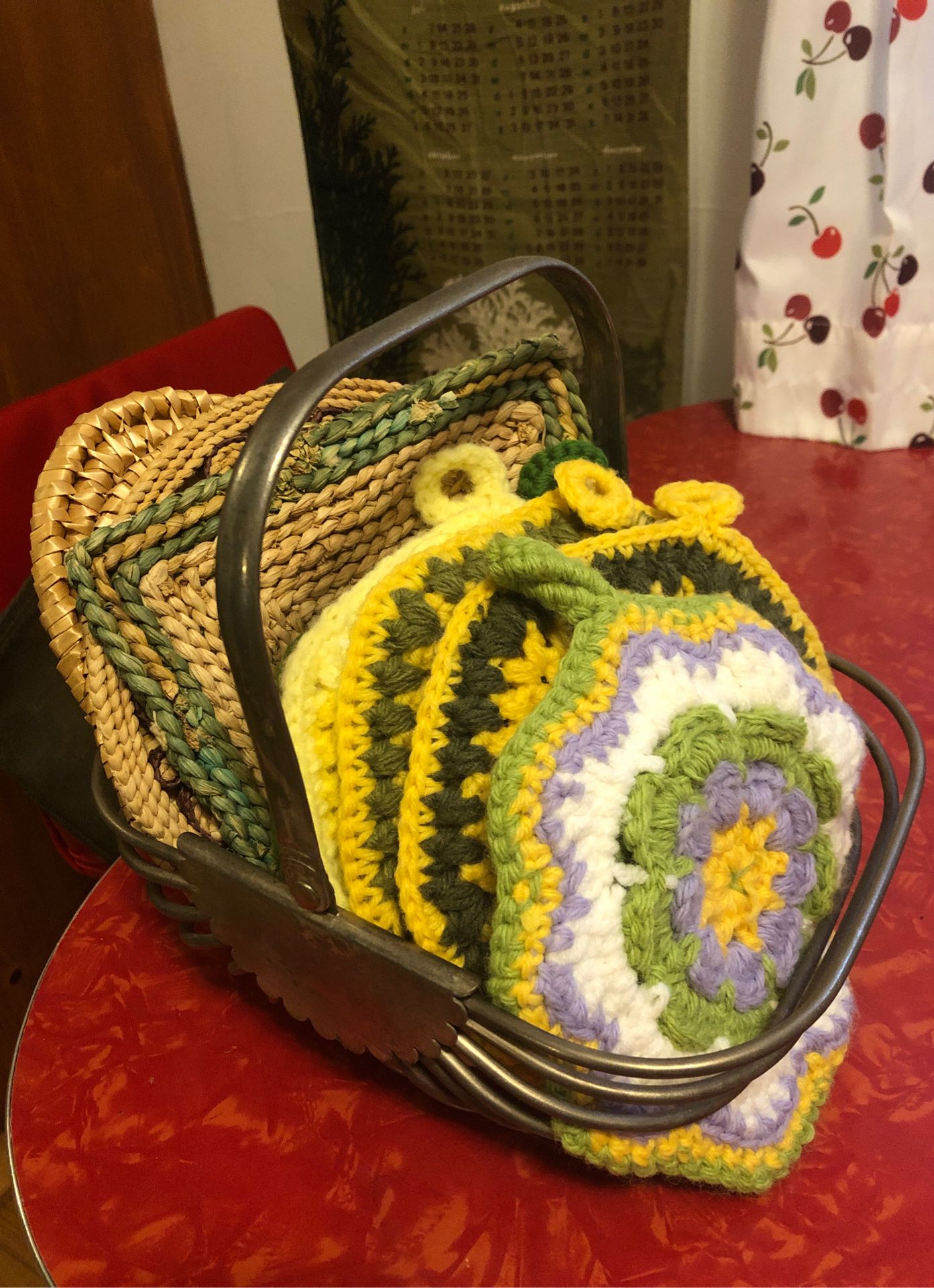 Vintage Silver basket w got pads and oven kits