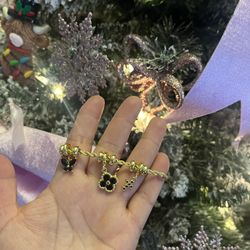 Four Leaf Clover Black Bracelet 