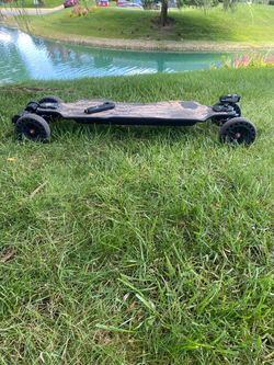 isinwheel V10 Electric Skateboard Bundle - ONLY 20 MILES + Gear & Extras