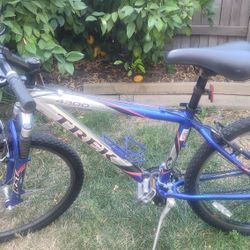 Trek Medium 26” Mountain Bike 24 Speed  