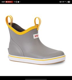 🩶 FOR SALE: XTRATUF Kids Grey Ankle Deck Boots – Size 11 🩶