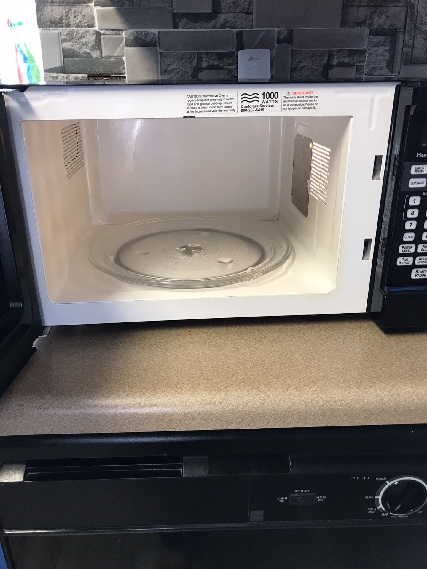 Black+Decker 1.1 Cu Ft 1000W Microwave Oven - Black for Sale in Houston, TX  - OfferUp