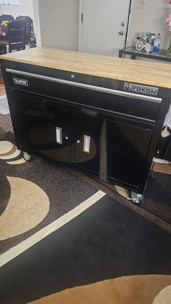 46" YUKON MOBILE WORKBENCH