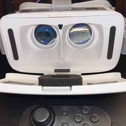 VR Headset with bluetooth remote 
